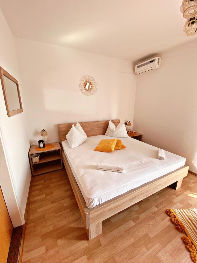 The Manzoni Family 5 Otel Punat Dış mekan fotoğraf